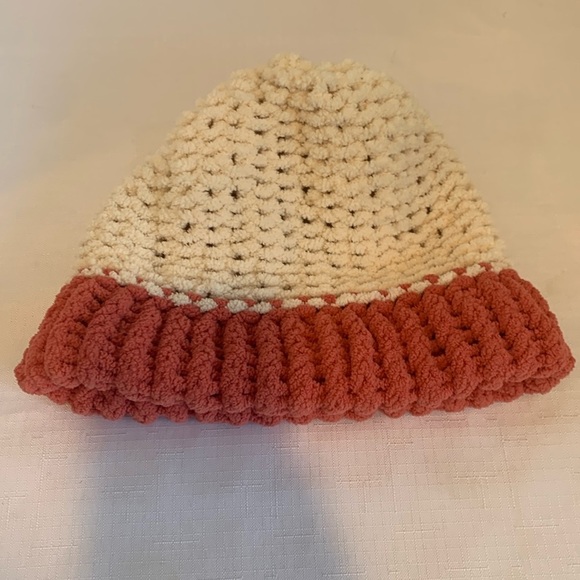 Hand Knit Winter Hat Off White and Pink Women’s or Girls Handmade - Picture 1 of 4